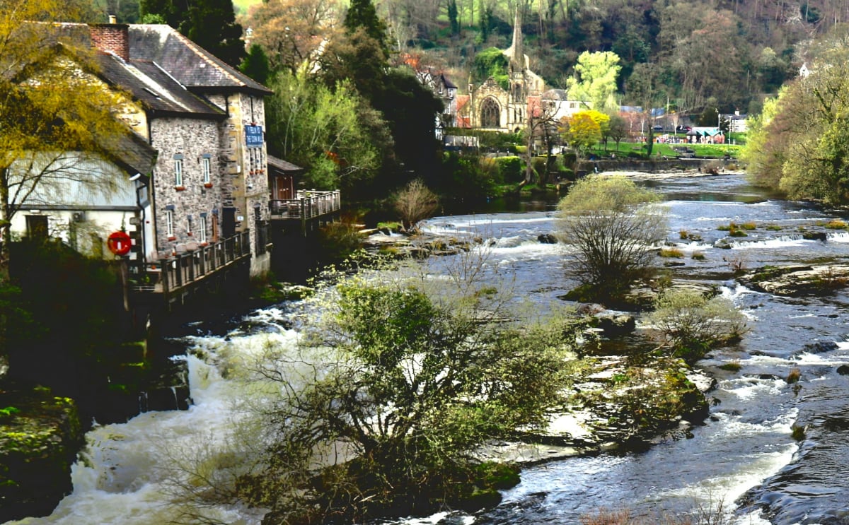 stone buildings along the sides of a river