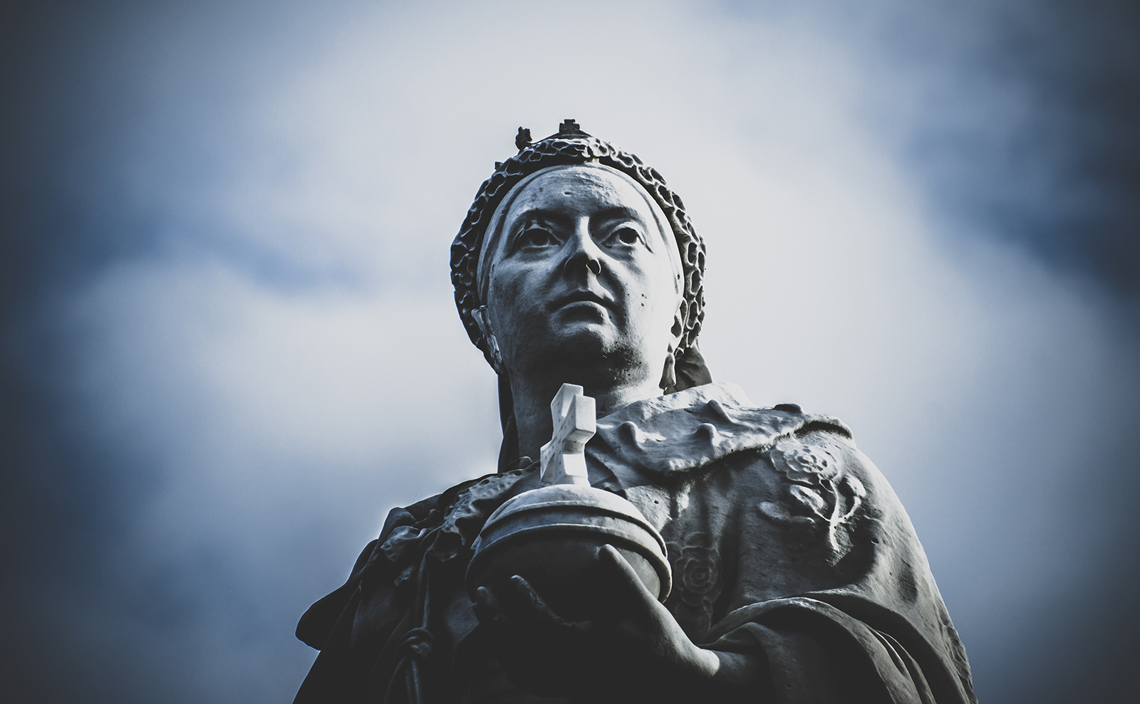 statue of queen victoria