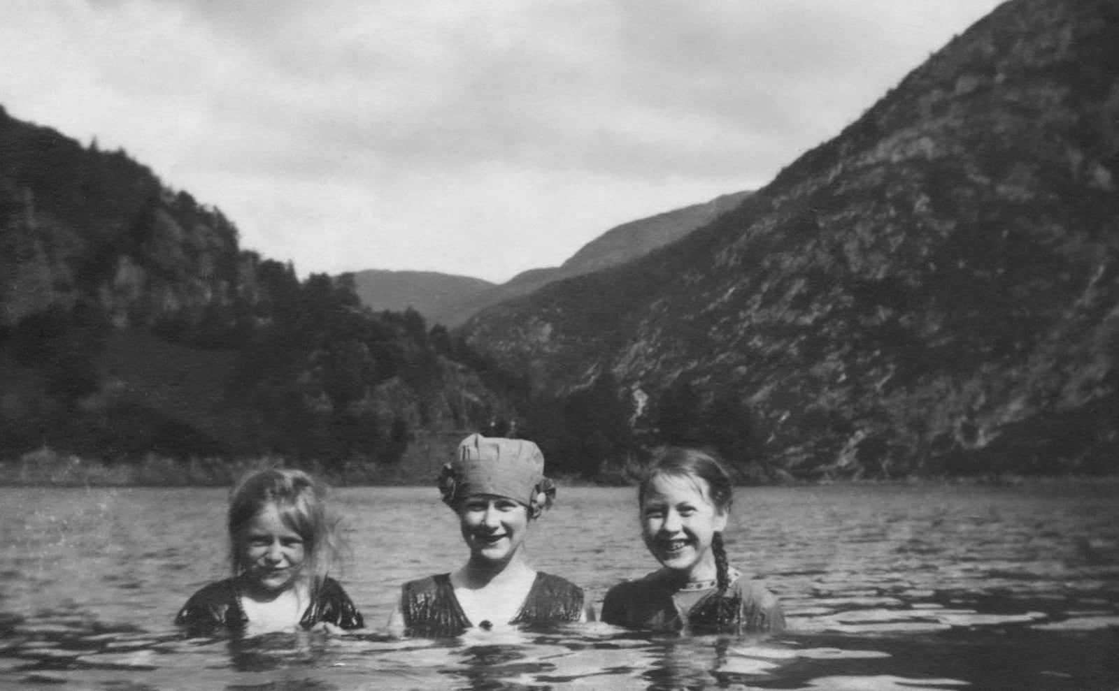 Best Swimming 2026, Summer Reads, Tiny Books, Rivals Picnic, Similes & More: Endnotes 29 May
