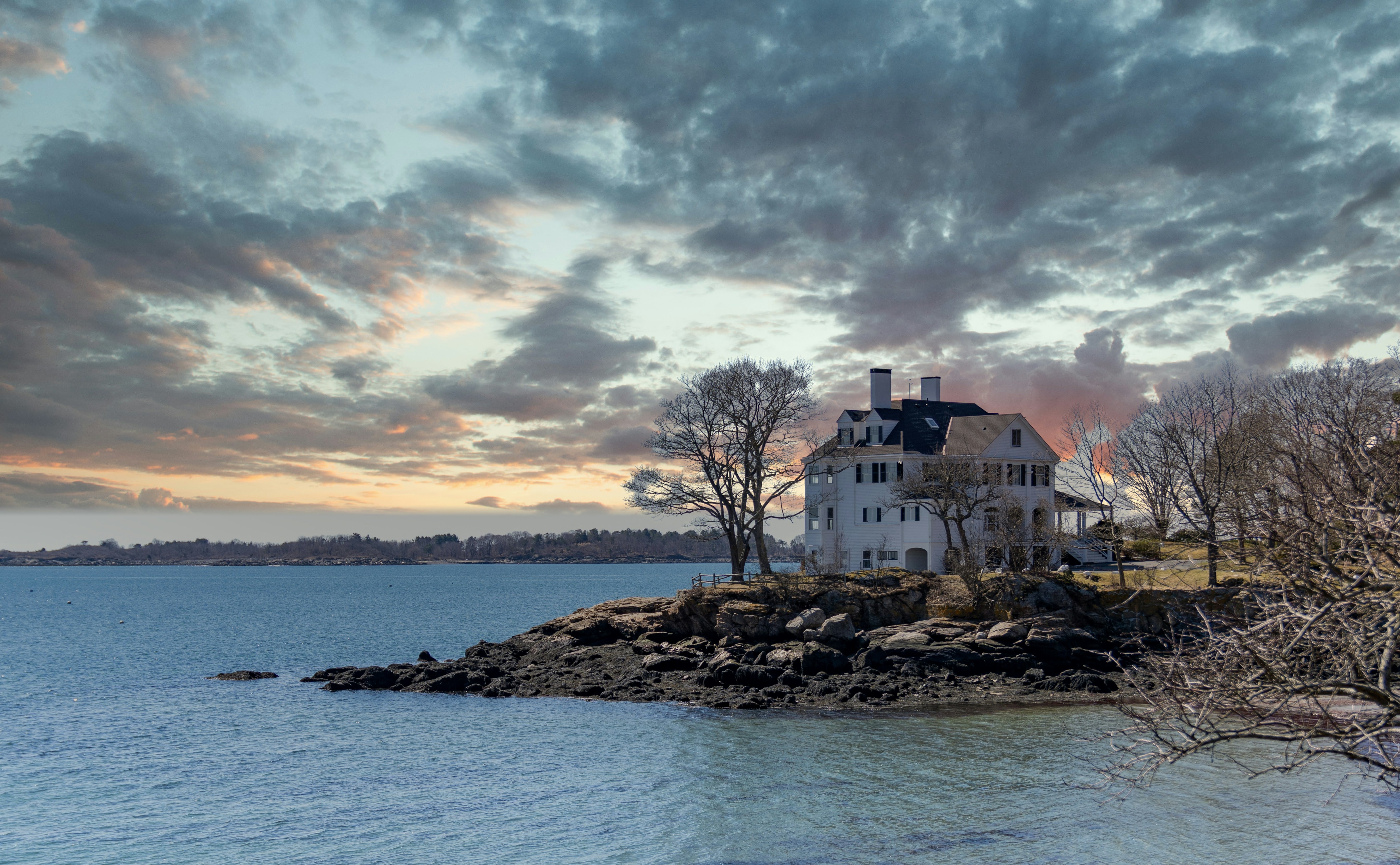 Widow's Bay, Textile Library, Summer Novels, Historic Sandwiches & More: Endnotes 19 June