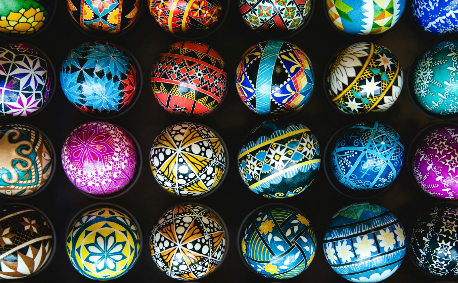 Easter Eggs, Foxe and Boxe, Castle Getaways, Reading Nooks & More: Endnotes 27 March