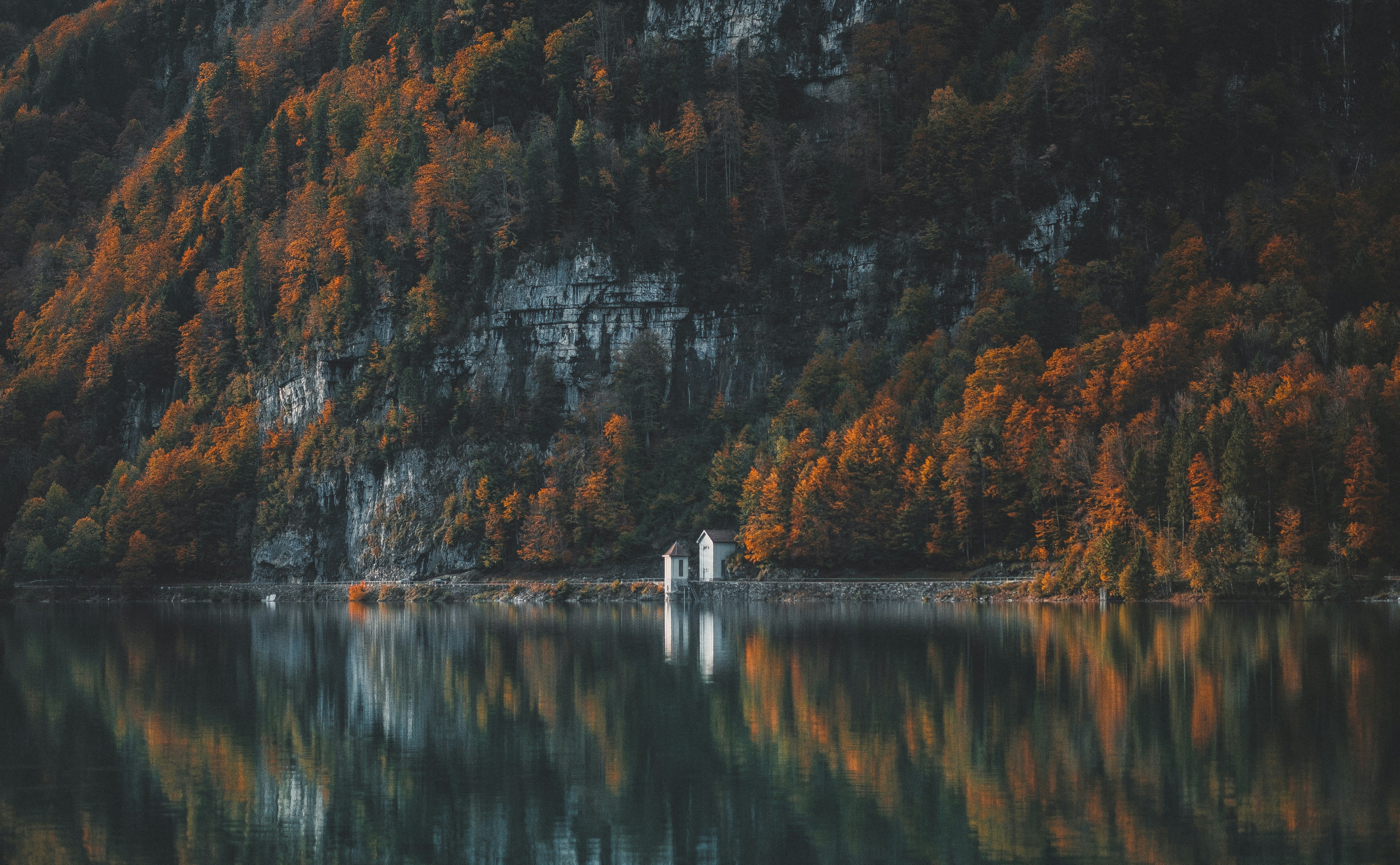 Lake Klöntal, Edward Gorey Scents, Isle of Wight, Manor House Ghosts & More: Endnotes 26 September
