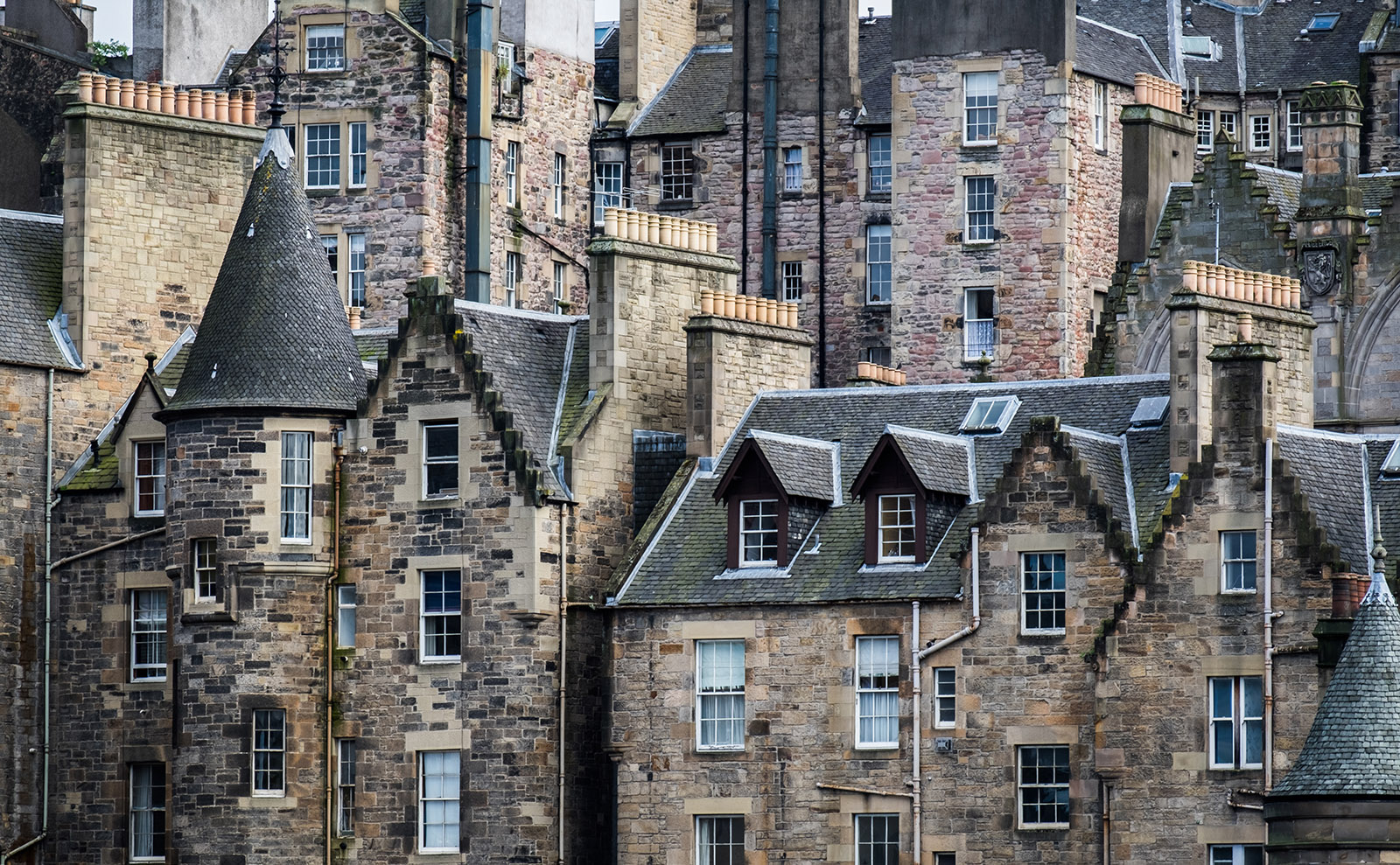 Take a Stroll Through the Spookier Side of Edinburgh in 'City of Ghosts'